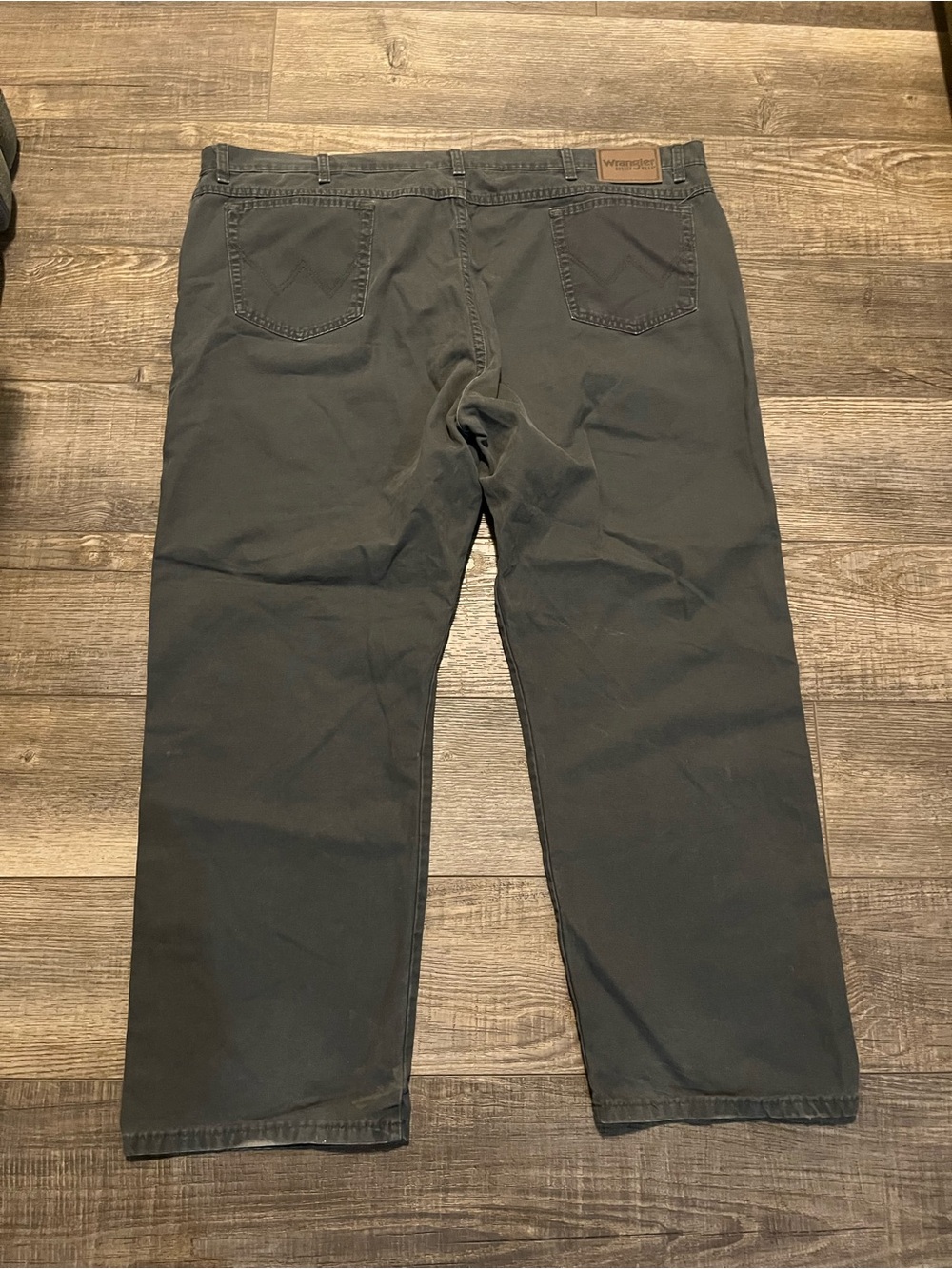 Wrangler Rugged Wear Men's Charcoal Relaxed Straight-Leg Pants